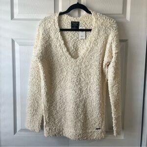 Abercrombie & Fitch Cream Fluffy V- Neck Sweater Size Medium NWT